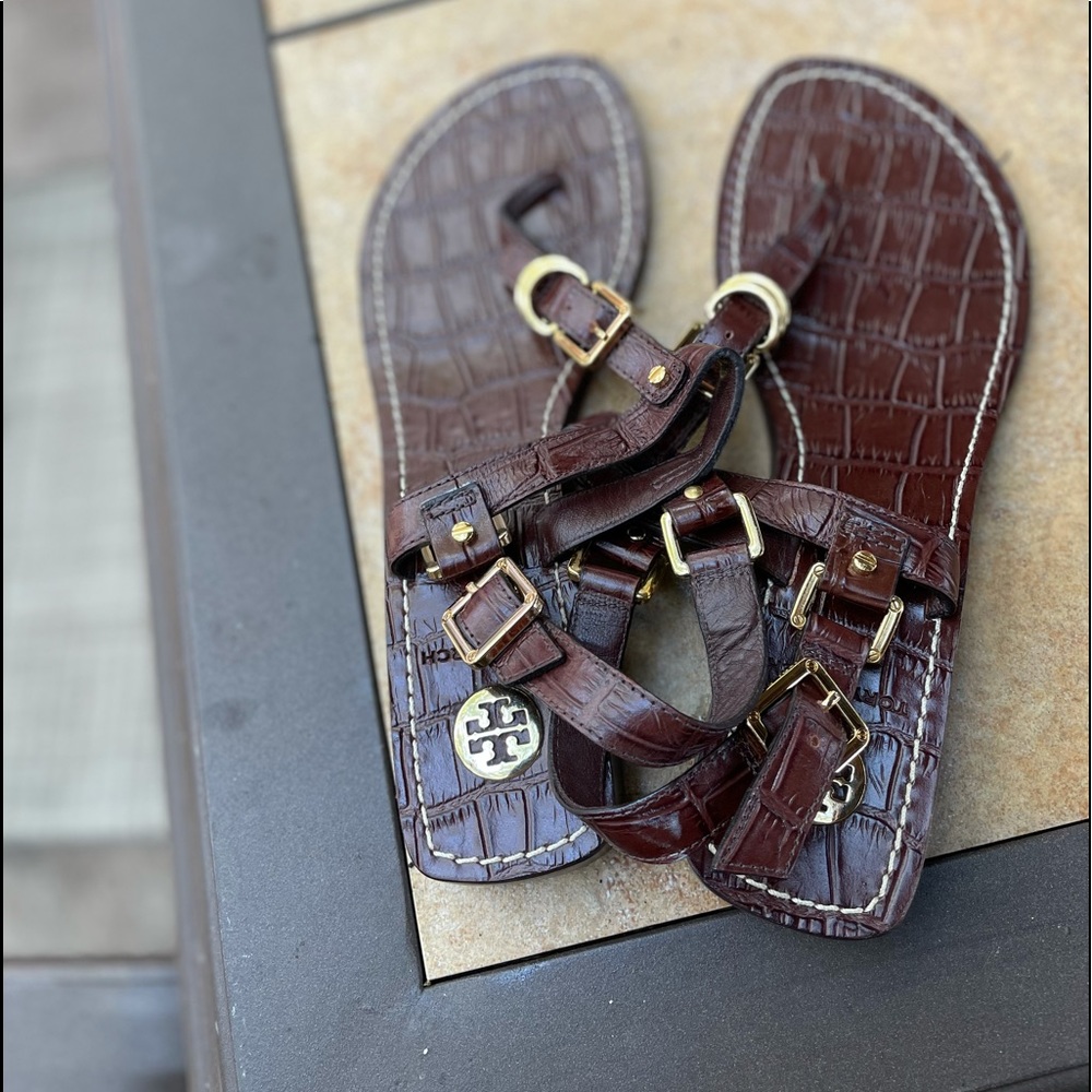 Authentic Tory Burch sandals in new condition.
